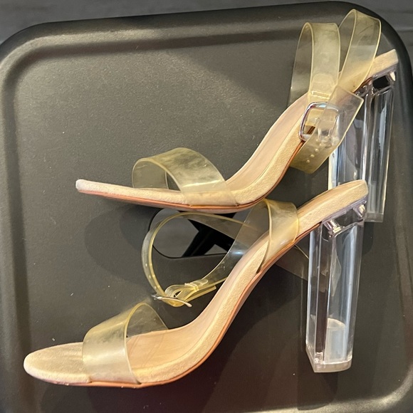Clear heel. size 6. - Picture 2 of 4